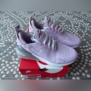 Nike Air Max 270 girls youth athletic shoes 7 7Y
Purple white NEW in box running